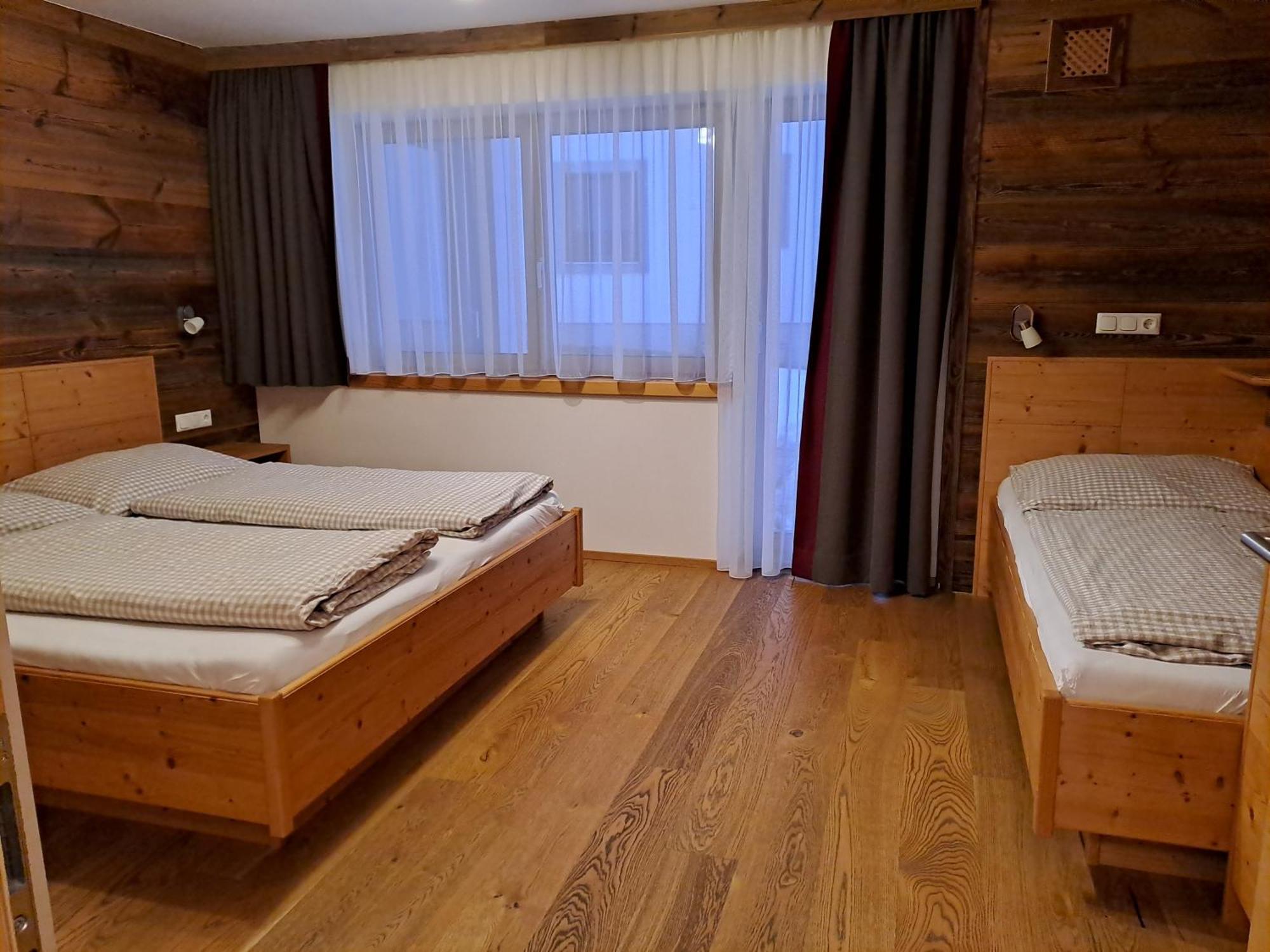 Zimmer & Appartements Schwarzenbacher Sonja & Konrad ไคลนาร์ล ภายนอก รูปภาพ